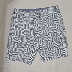 L.L. Bean Blue and White Flat Front Shorts with Geometric Design Women"s 12